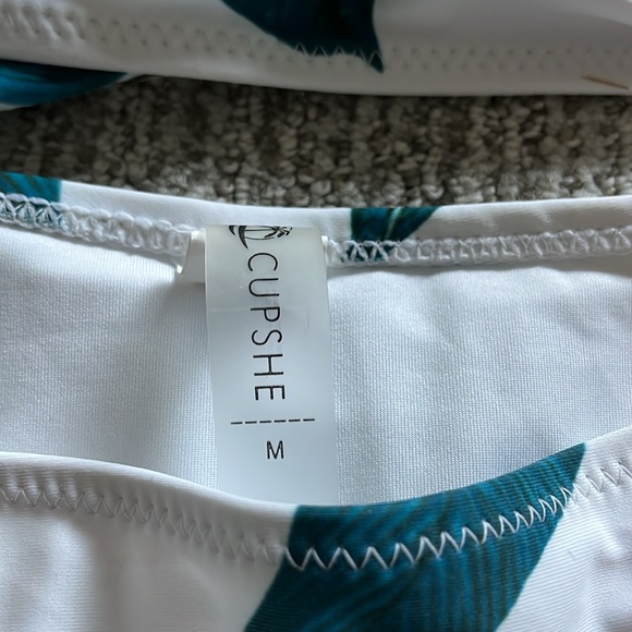 Cupshe tie bikini. Size M - Picture 2 of 2